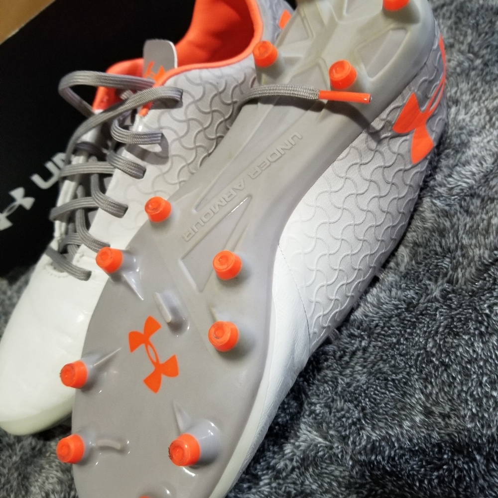 Womens soccer shoes size 8.5